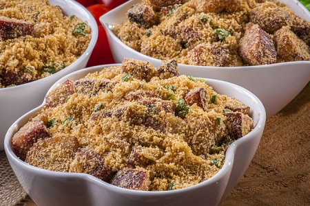 Foto da receita Farofa com Calabresa
